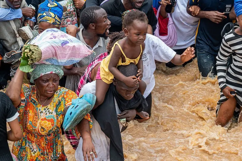 La vie reprend petit à petit après les fortes intempéries à Kinshasa